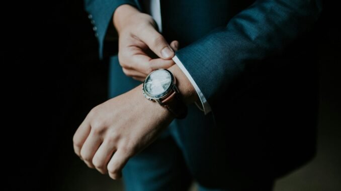 Man in a suit illustrating the launch of ARI, a professional-grade AI research agent for businesses created by You.com as part of their growing ecosystem of artificial intelligence agents.